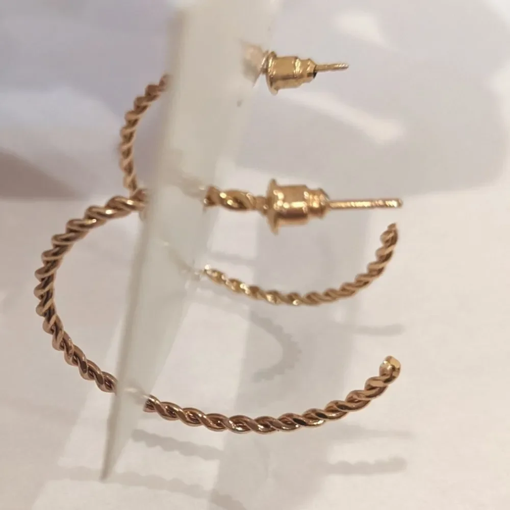 Gold Hoop Earrings Thin Rope 1.5" - Picture 5 of 7